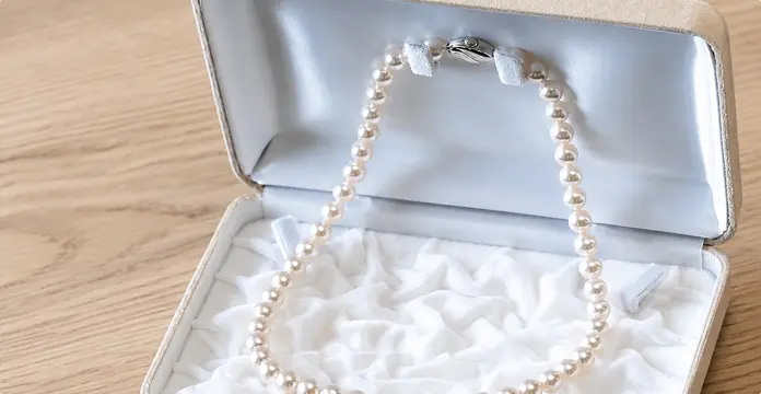ケースに入ったアコヤ真珠ネックレス