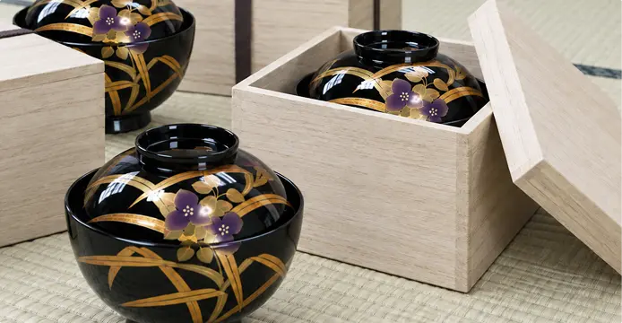 木箱入りの和食器