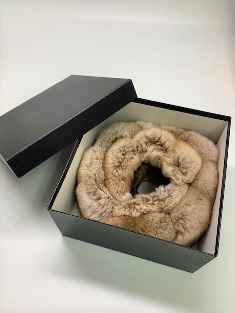 デイジーリン for フォクシー ストール 2013年 30803 Chinchilla Tie シナモン