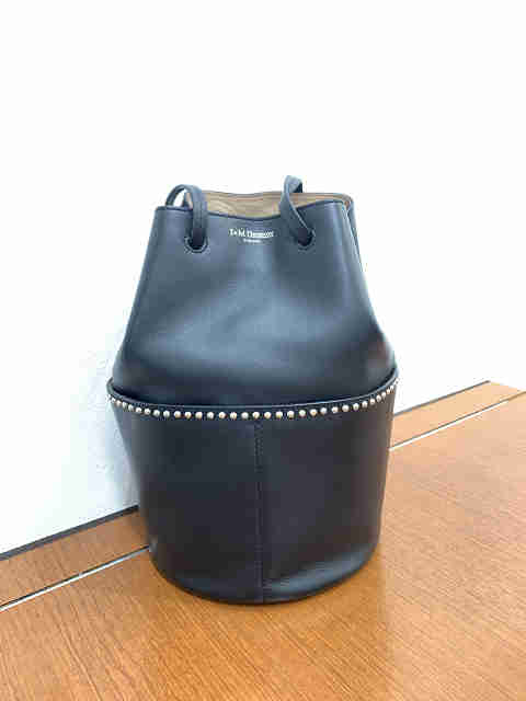 J&Mデヴィッドソン ハンドバッグ  1428N MINI DAISY WITH STUDS ミニ デイジー ウィズ スタッズ ブラック
