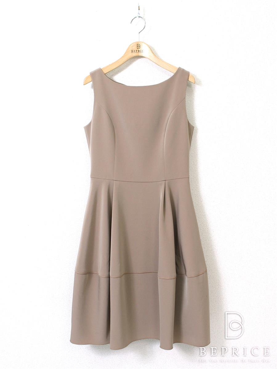 フォクシーニューヨーク 2017年 ワンピース Dress Barron 36344 ブラウン買取参考価格 | 東京都立川市