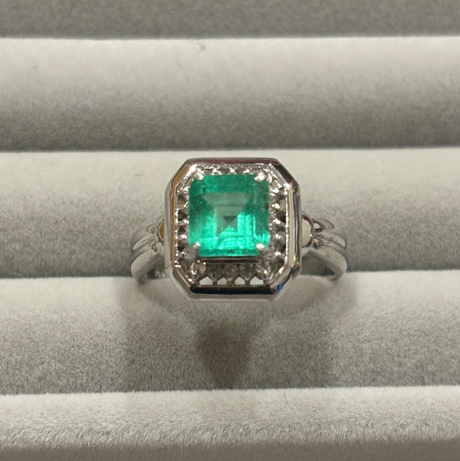 Pt900 エメラルド1.52ct ダイヤ0.16ct 指輪買取参考価格 | 大阪府守口市