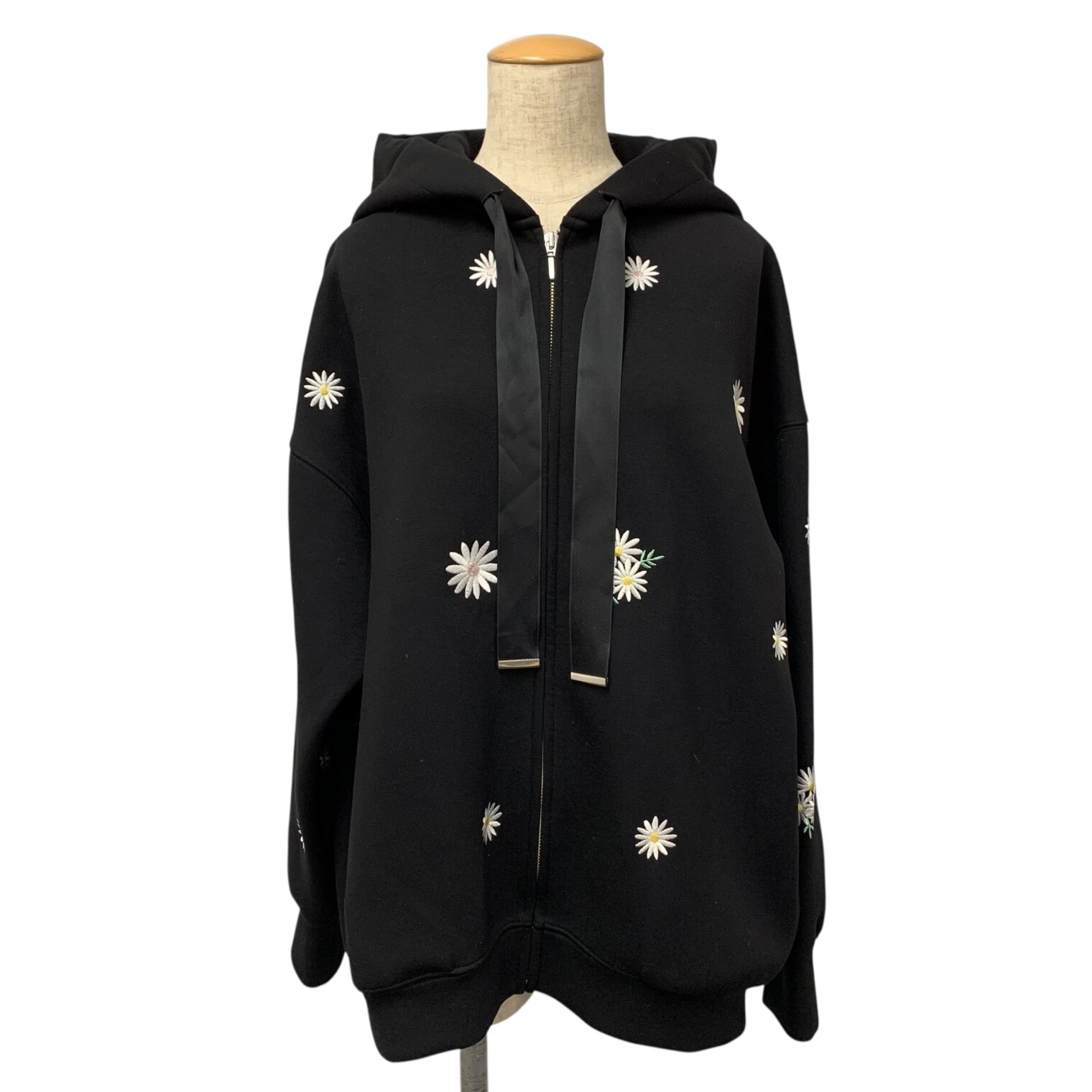 チェスティ ジップアップパーカー マーガレットフラワー刺繍 24A401買取実績 | 大阪市中央区