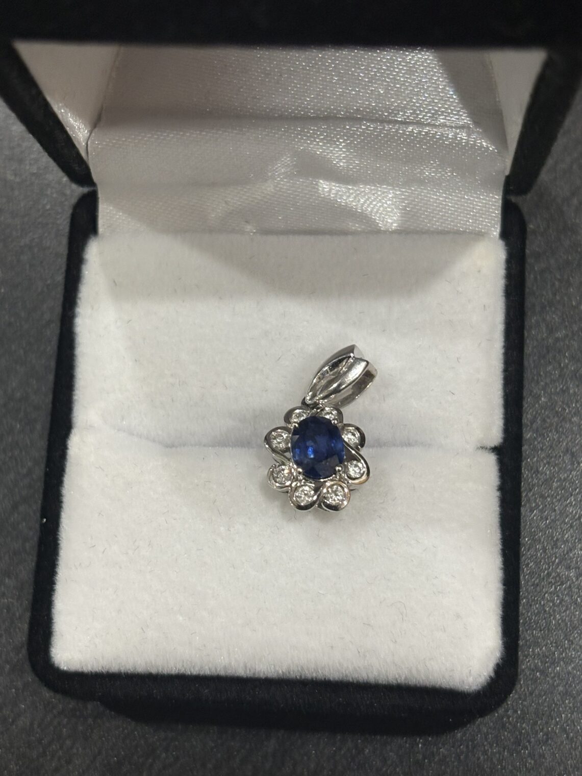 ネックレスTOP K18WG サファイア0.73ct ダイヤ0.2ct買取参考価格 | 大阪府守口市