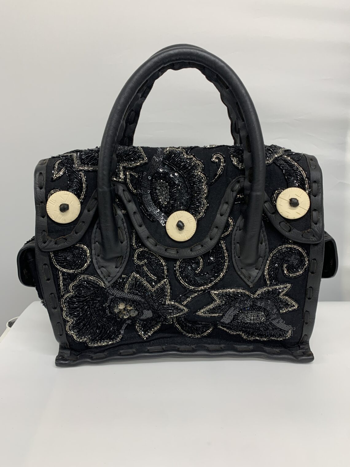 カービングトライブス Maestra S ハンドバッグ ブラック 刺繍 ビーズ買取実績 | 大阪府交野市