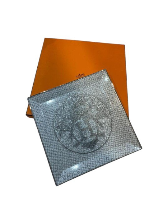 エルメス モザイク ヴァンキャトル プラチナ プチカレ プレート 23x23cm  035045P買取実績 | 大阪府泉大津市