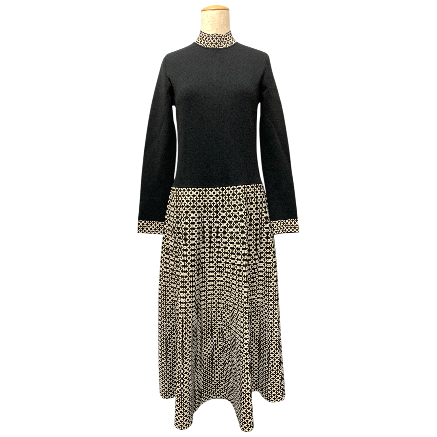 エポカ STORIA N7J04-421-09 ワンピース ジオメトリックジャカード買取実績 | 横浜市港北区