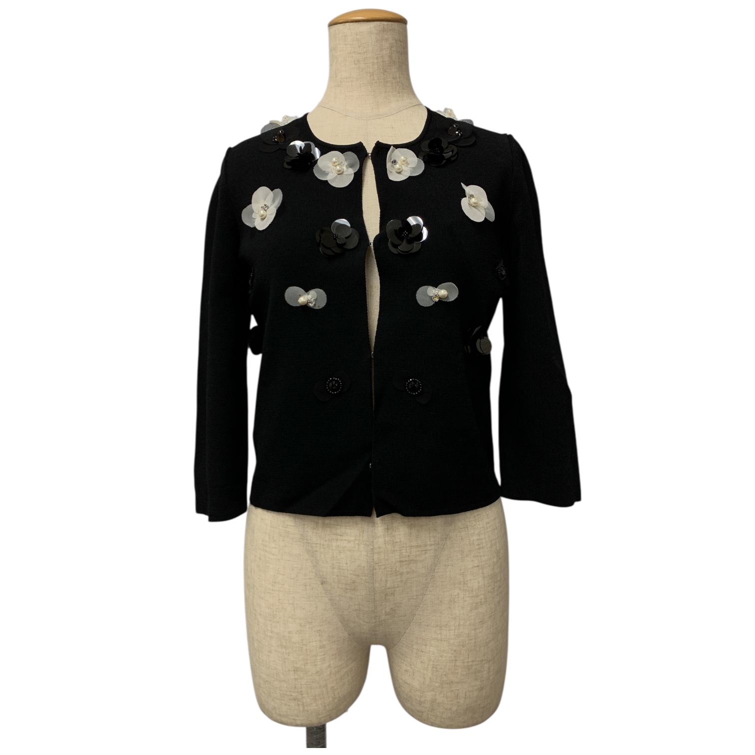 トゥービーシック W5F09-348-09 カーディガン フラワー買取実績 | 東京都港区