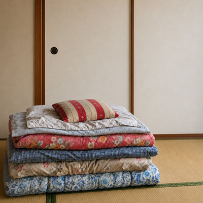 遺品の服・布団どう処分する？罪悪感を減らす選び方