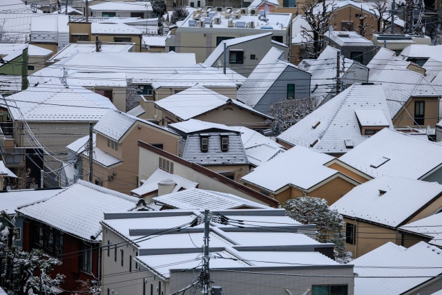 雪の住宅街