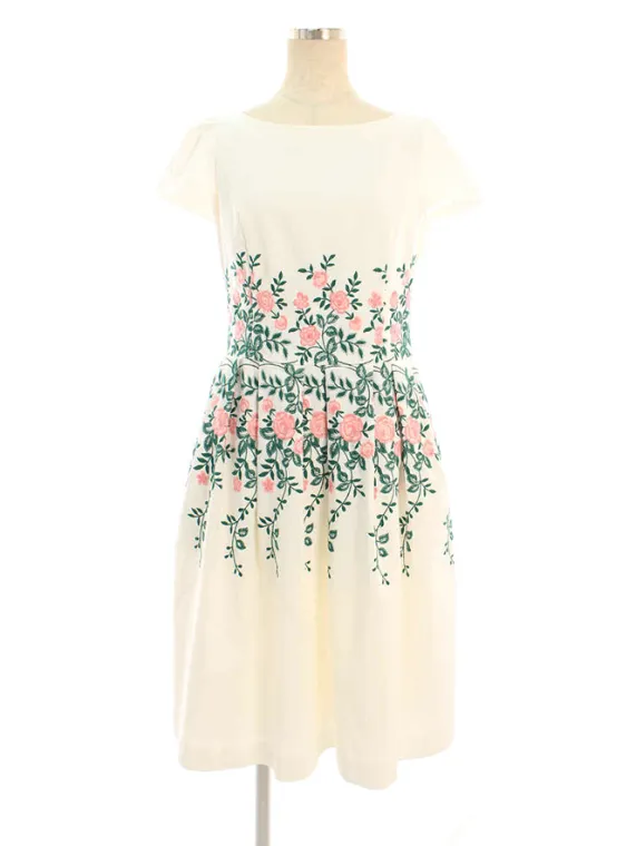 エムズグレイシー ワンピース Flower pattern Embroidery Dress 911307 2019年ホワイト買取参考価格 | 埼玉県白岡市