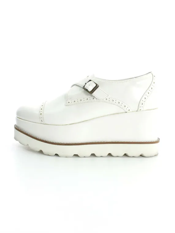 デイジーリンforフォクシー スニーカー 01001 WATS Waterproof Air Tower Shoes 2017年 ホワイト買取参考価格 | 福岡県大牟田市