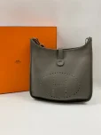 エルメスショルダーバッグ エヴリン3 GM トリヨン A刻印 2017年 グレーの参考買取価格