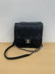 シャネルショルダーバッグ ラムレザー ココマークフラップ チェーン 17863259 2013年 ブラックの参考買取価格