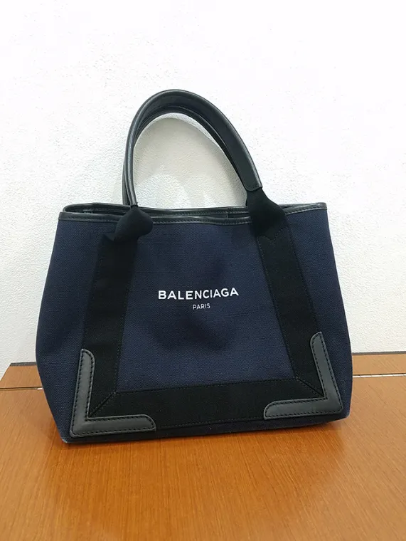 バレンシアガ ハンドバッグ カバス キャンバス地 339933 ネイビー買取参考価格 | 大阪市北区