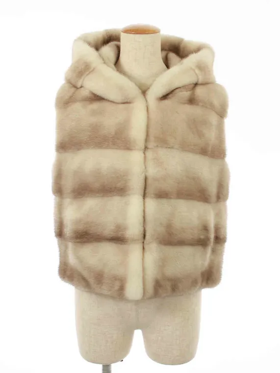 フォクシーブティック 毛皮 コート リバーシブルファーベスト Hoodie Puff 2018年増産品 37282 2018年 プラチナ買取参考価格 | 東京都港区