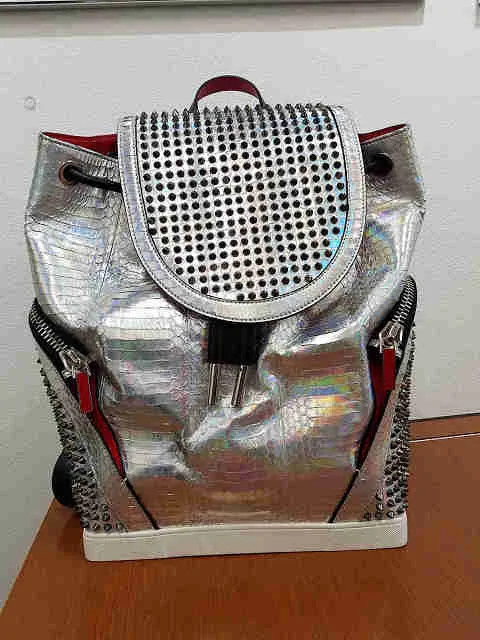 クリスチャンルブタン リュック スタッズ エクスプローラー シルバー買取参考価格 | 大阪市淀川区