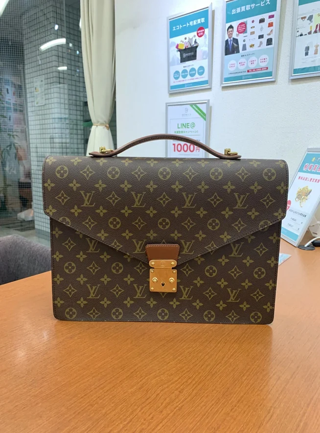 ルイヴィトン モノグラム ポルト ドキュマン バンドリエール M53338買取参考価格 | 大阪市天王寺区