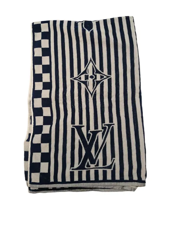 LOUIS VUITTON ビーチタオルyou Louis Vuitton エレガントなビーチタオル♪ ≪海外限定色 紺
