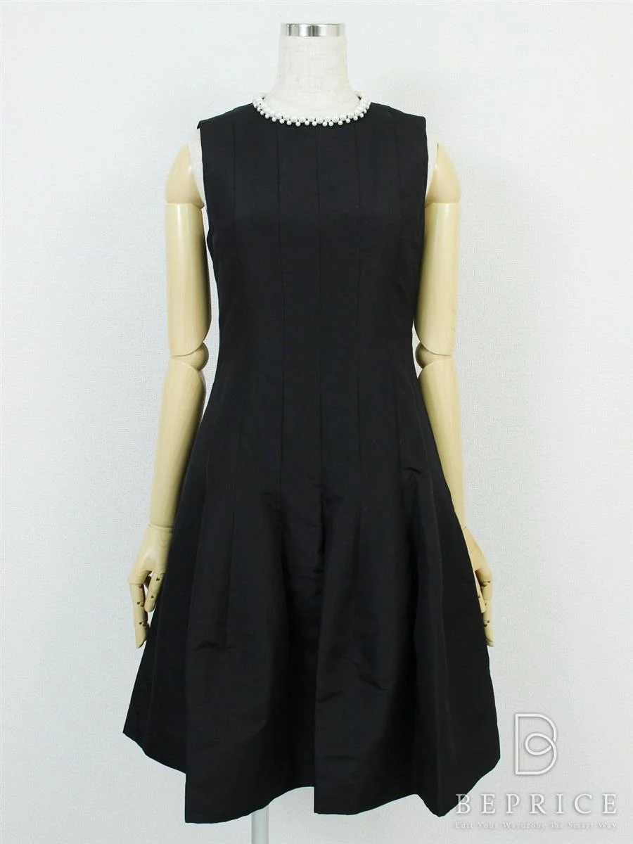 フォクシーブティック 2017年 ワンピース panaled Seam Dress 36737 ブラック買取実績 | 東京都中央区