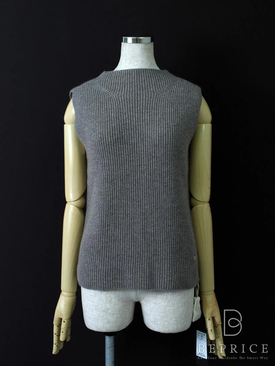 フォクシーブティック トップス Sleeveless Sweater Souffle買取参考価格 | 奈良県奈良市