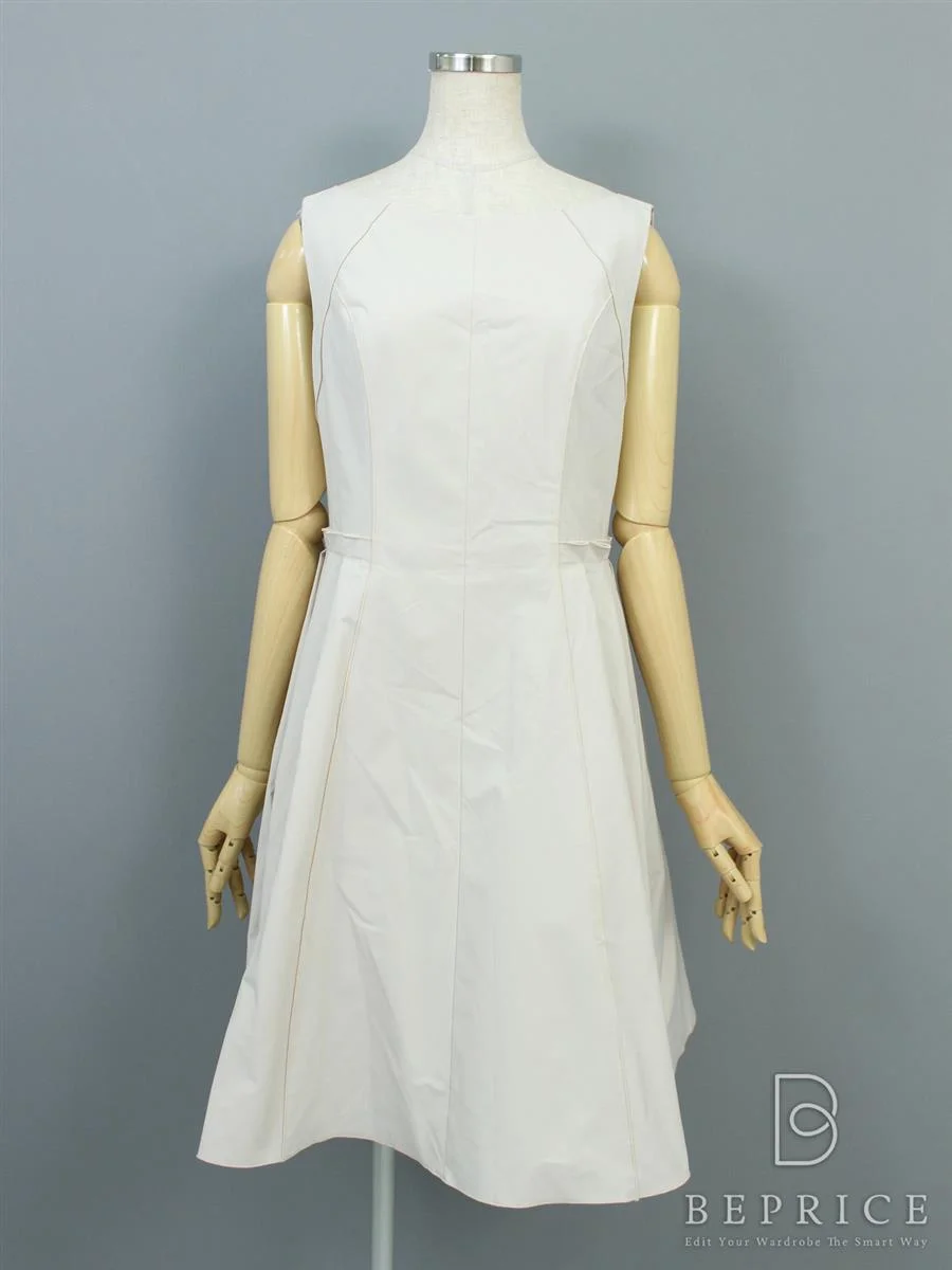 フォクシーニューヨーク 2016年 ワンピース Fit＆Flare Dress 35728 ベージュ買取参考価格 | 東京都世田谷区