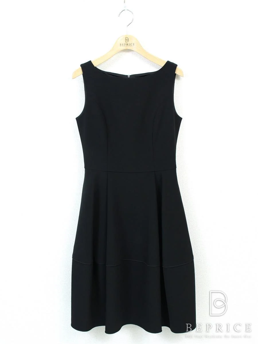 フォクシーニューヨーク 2016年 ワンピース ノースリーブ Barron Dress 36344 ブラック買取参考価格 | 東京都豊島区