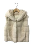フォクシーブティックベスト Hoodie Puff 37282の参考買取価格