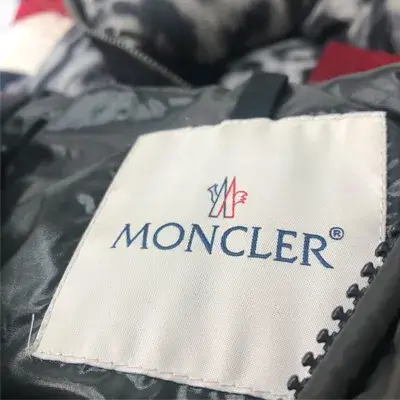 ファーフードダウンジャケットMONCLER★ダウン★タグあり