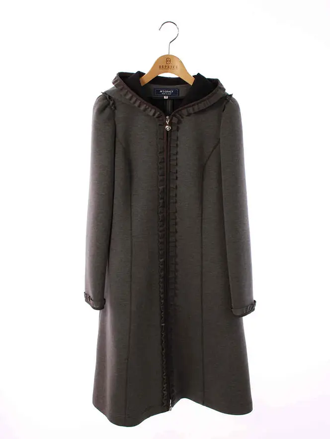 エムズグレイシー　フード付き黒ジップアップコート エムズグレイシー フード付き黒ジップアップコート フリル付きレディー