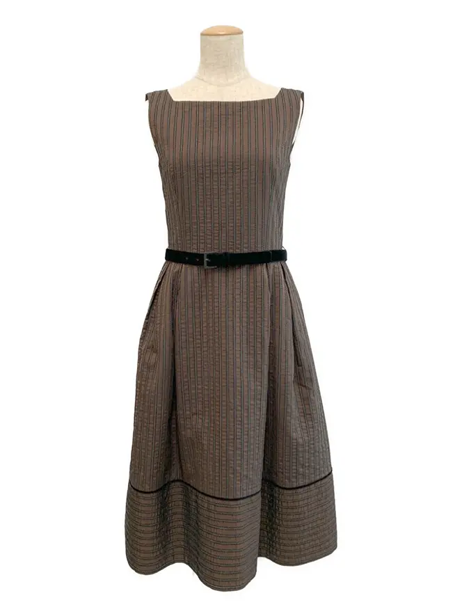 フォクシーノースリーブワンピース フランボワーズカタログ表紙掲載 40 