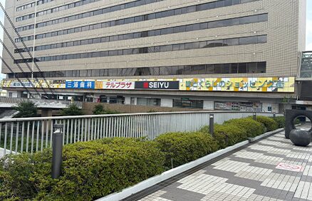  しばらく進むと、左側前方にテルプラザが見えてきます。